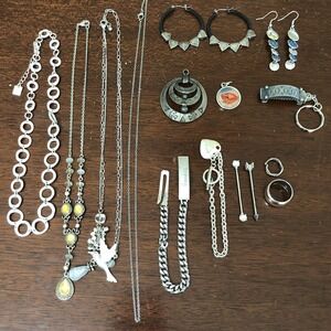 Lot of 17 Costume Jewelry Silver Tone Necklace Bracelet Ring Earrings Pendants‎